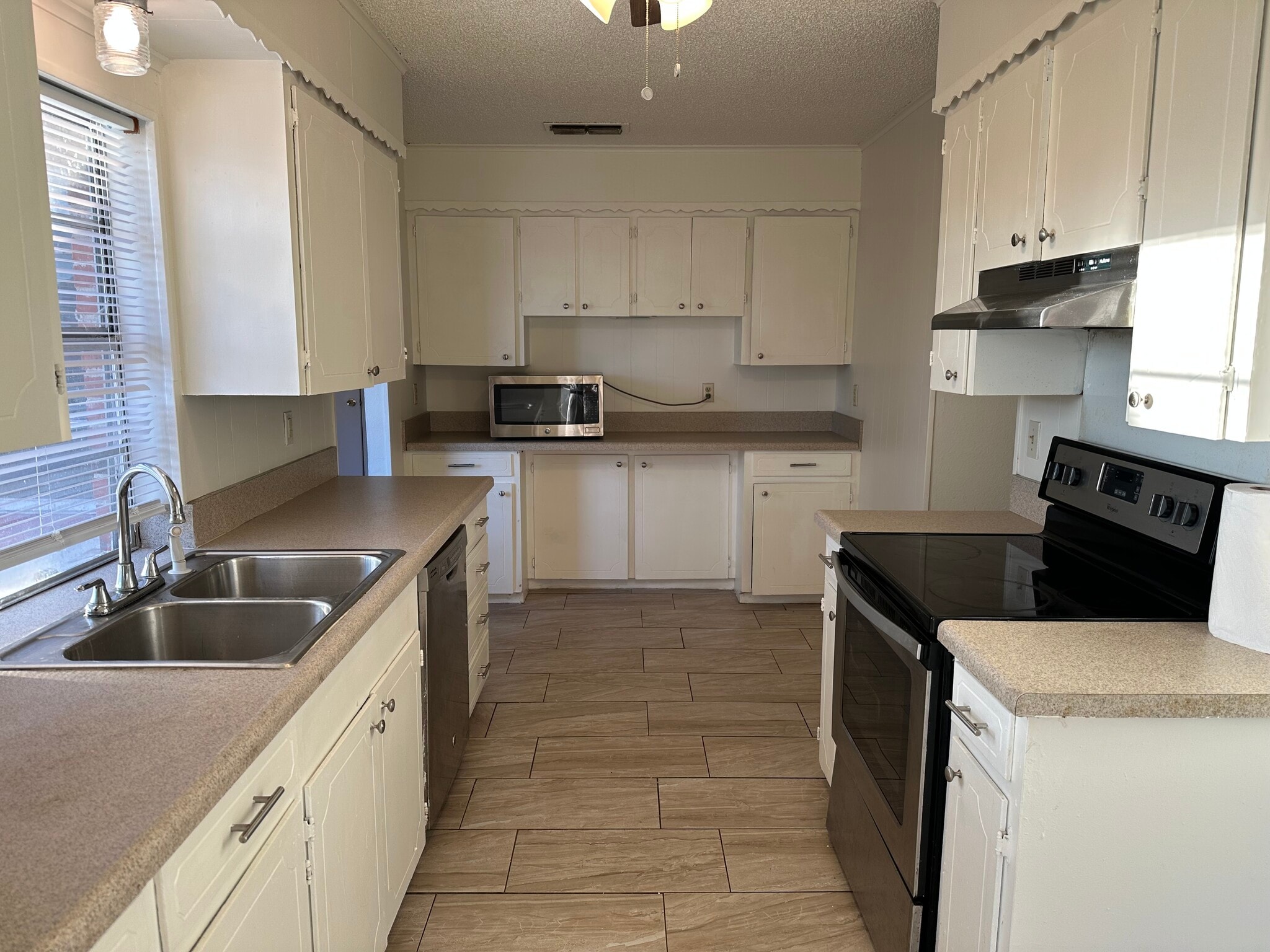 Building Photo - 205 Town North Dr