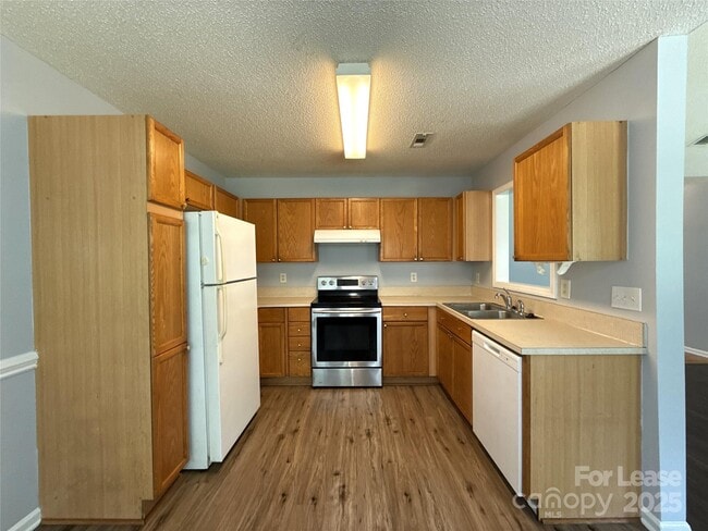 Building Photo - 3025 Longspur Dr