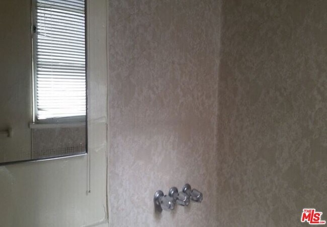 Building Photo - 665 Cochran Ave