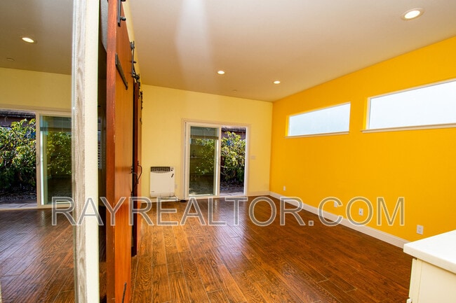 Building Photo - 40 Encina Ave