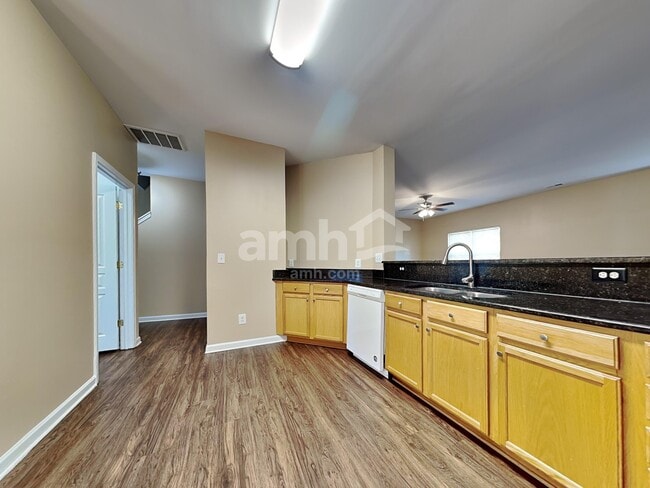 Building Photo - 9002 Glenashley Dr