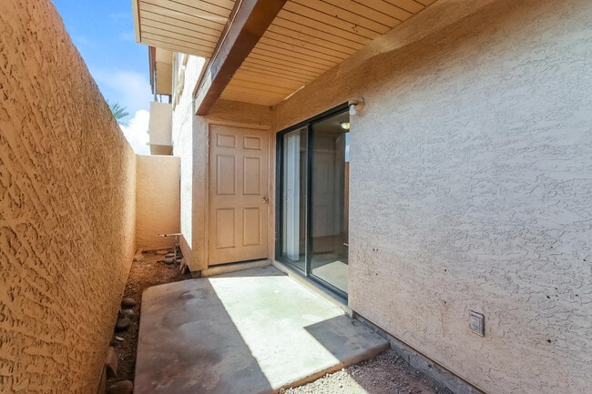 Building Photo - 410 E 9th Ave