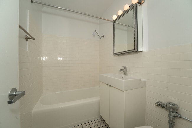 Building Photo - 3130 N Lake Shore Dr