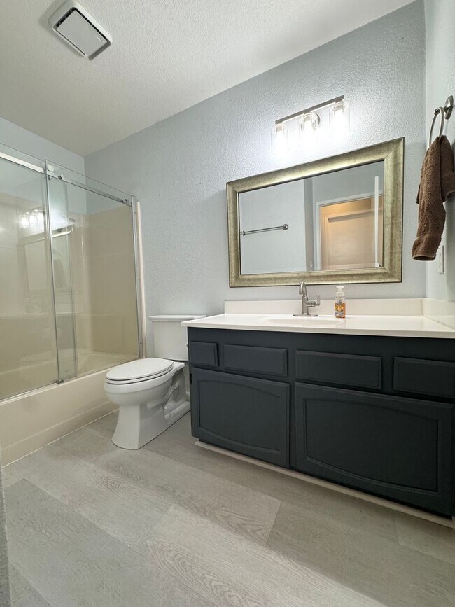 Building Photo - Beautiful home in Parkwood Estates