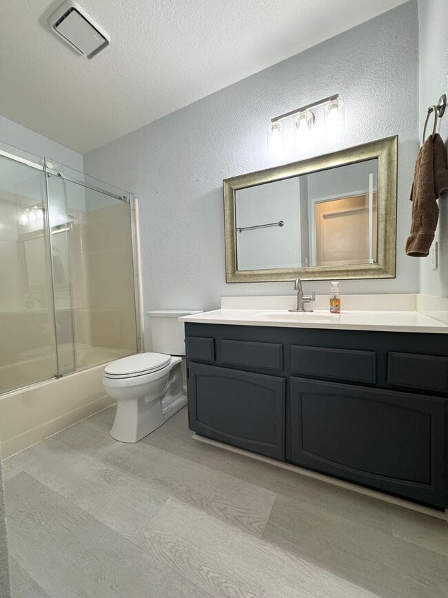 Building Photo - Holiday Move-In Special! $300 OFF 1st MONTH RENT!!