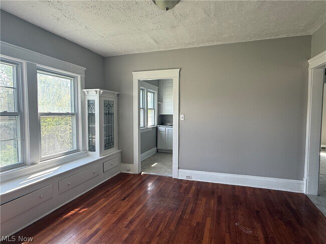 Building Photo - 1278 E 115th St