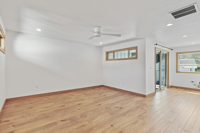 Building Photo - Beautiful home down town CDA