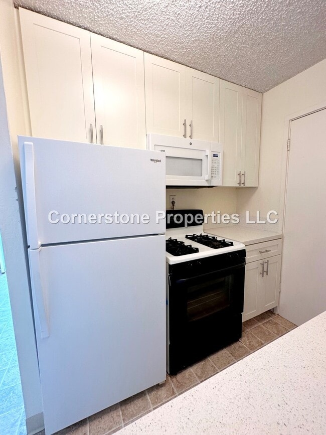 Building Photo - 2873 S King St