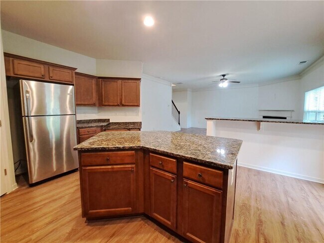 Building Photo - 867 Pine Ln