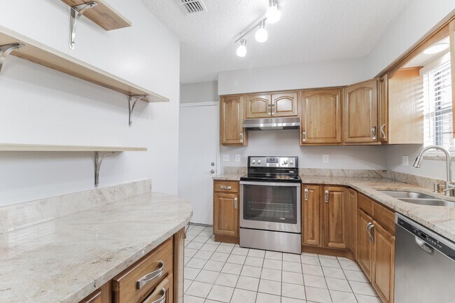 Building Photo - 5045 Mayflower St