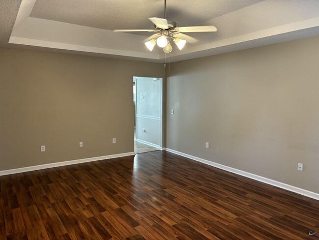 Building Photo - 115 Deer Track Ct