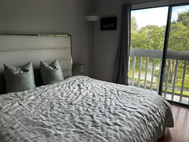 Building Photo - 7690 Lago Del Mar Dr