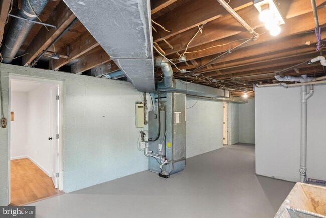 Building Photo - 5019 Leland Dr