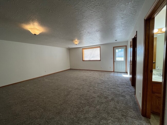 Building Photo - 1241 W Kimra St
