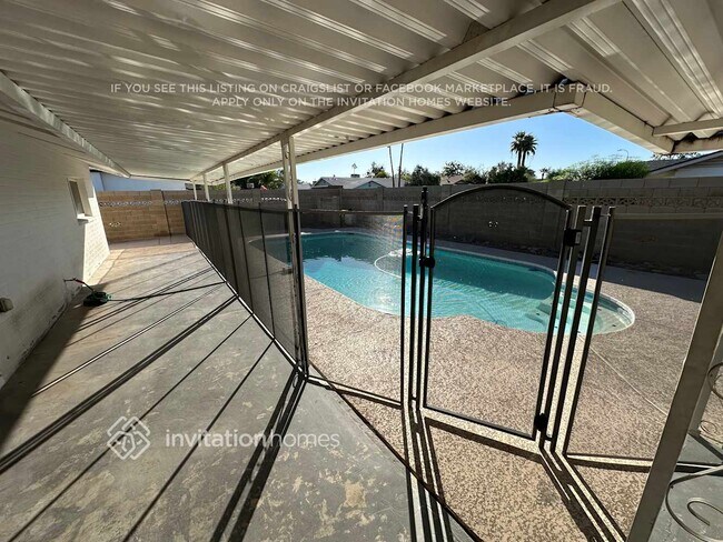 Building Photo - 1335 E Hermosa Dr