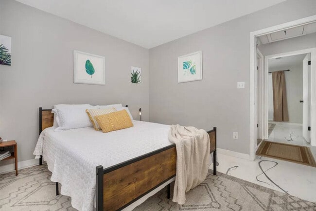 Building Photo - 2001 N 61st Ave