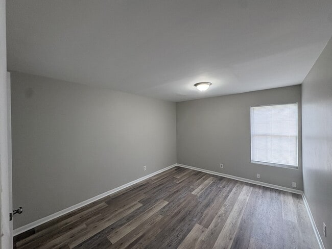 Building Photo - 614 Hardison St