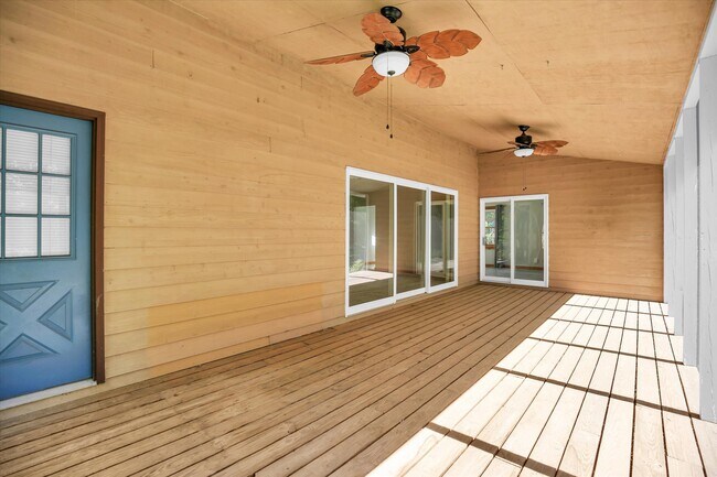 Building Photo - 1705 Lake Shore Dr