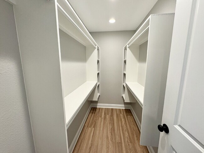 Building Photo - Charming 3-bedroom home ready to welcome its first family!