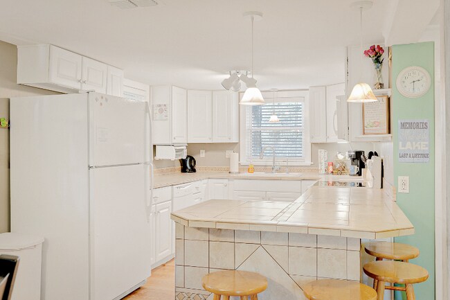 Building Photo - 3745 Holmes Creek Rd