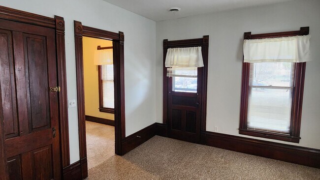 Building Photo - 125-125 1/2 N 2nd St