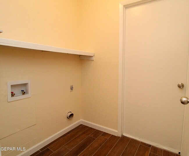 Building Photo - 1808 Dean Martin Dr