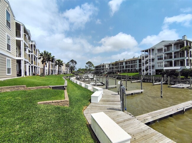 Building Photo - 205 Yacht Club Ln