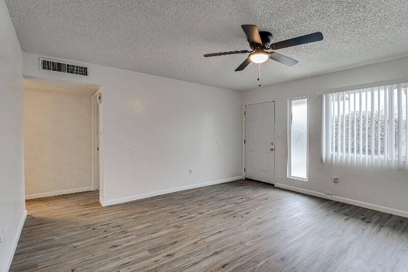 Building Photo - 1005 Mira Loma Dr