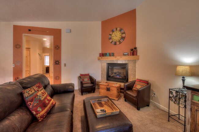 Building Photo - 3366 Oleander Ln