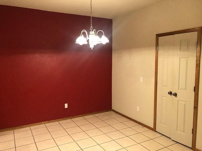 Building Photo - 2 bed 2 bath duplex for rent in Moore near...