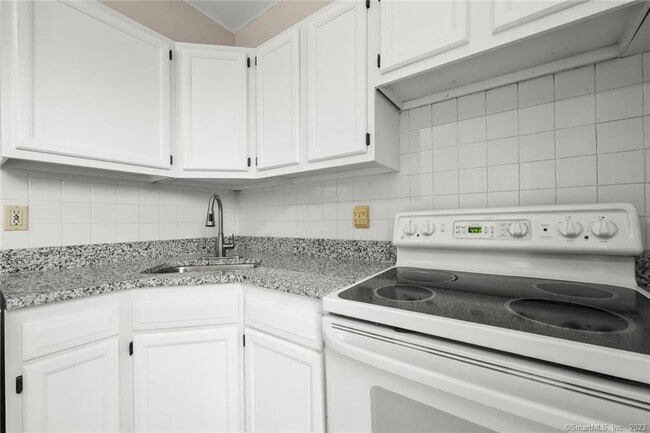 Building Photo - 49 Atwater Ave