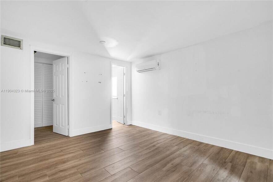 Building Photo - 14970 Leisure Dr