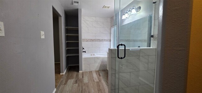 Building Photo - 5210 Nautilus Ln