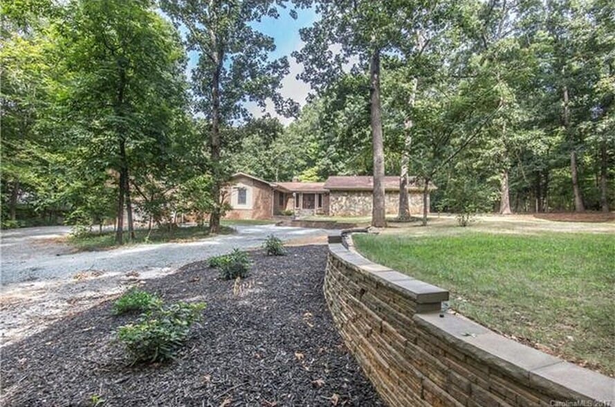 Building Photo - 2320 Carson Drive