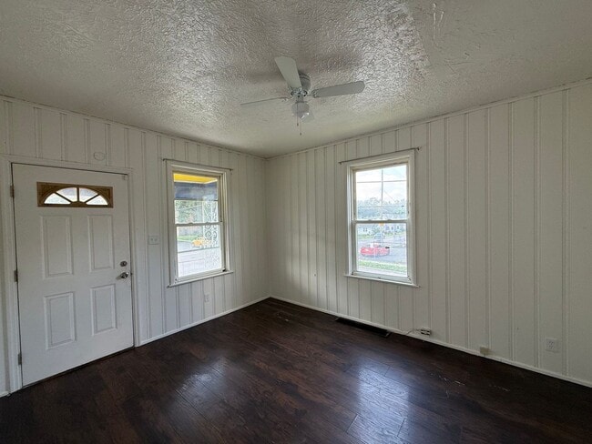 Building Photo - 6801 Fairpark Ave