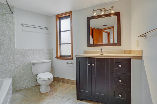 Building Photo - 9752 SE Highborne Way