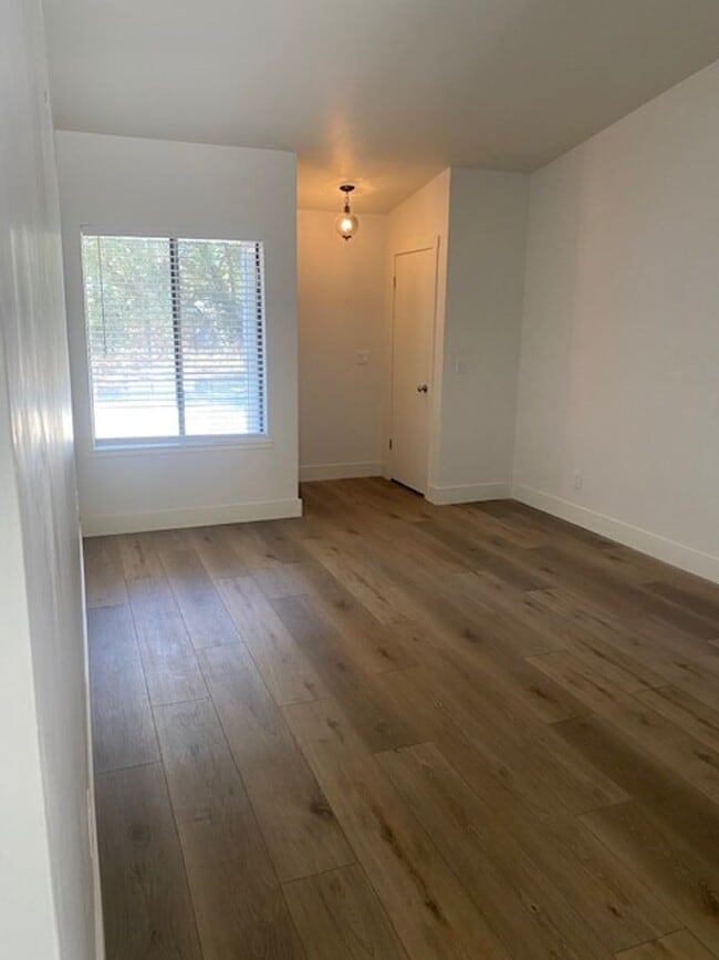Building Photo - 2BR/2BA Duplex for rent!!!