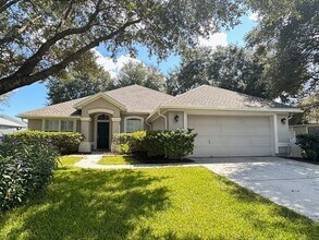 Building Photo - Screened In Ground Pool! Close to Schools, Shopping, Restaurants!