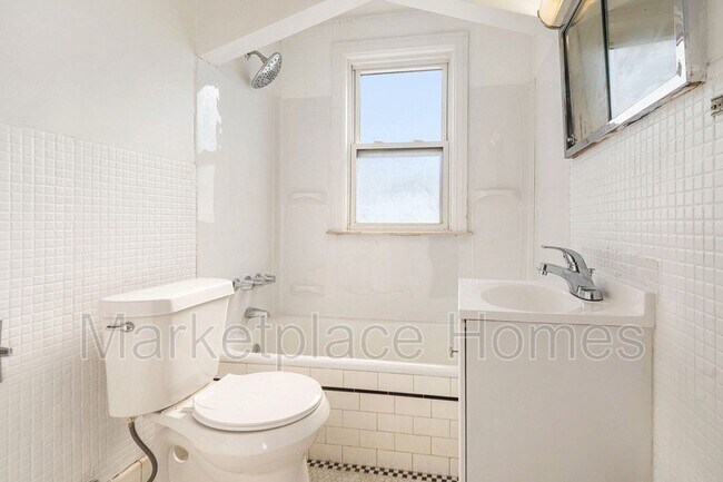 Building Photo - 8161 Bliss St