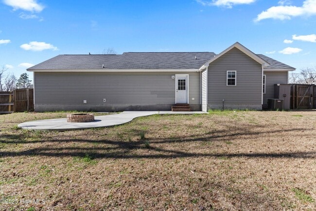 Building Photo - Charming Home in Woodbury Farms