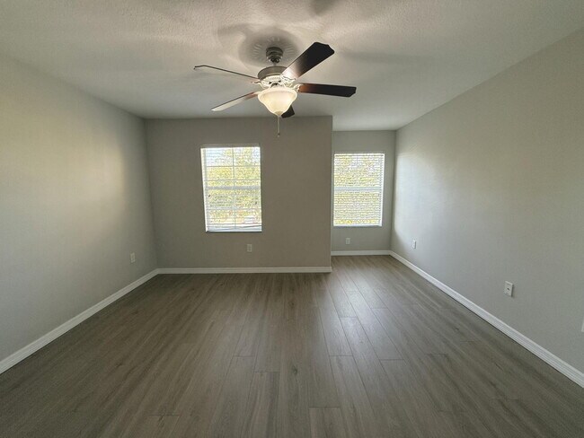Building Photo - "Charming 3-Bed, 3-Bath Townhouse Retreat in Trinity, FL – 1501 Sq. Ft. of Comfort and Style!"