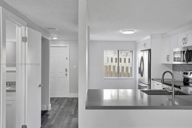 Building Photo - 5084 S University Dr