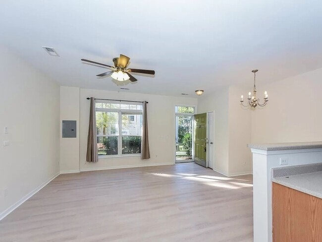 Building Photo - Charming 3BR Townhome in Raleigh