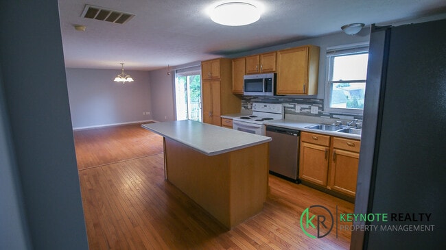 Building Photo - 6426 Silver Pheasant Ct