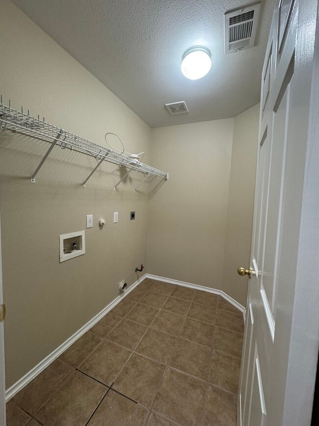Building Photo - 20502 Wild Springs Dr