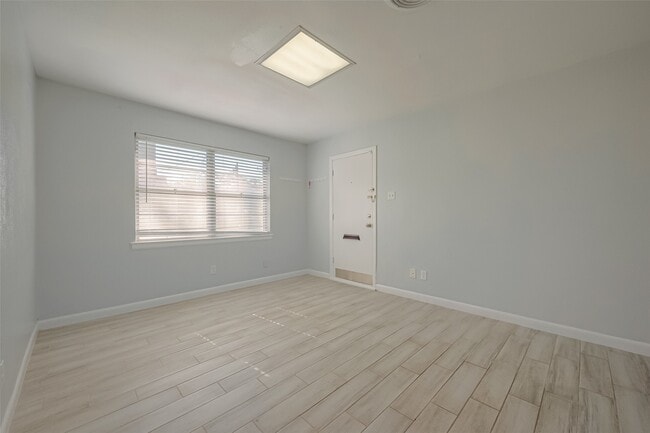 Building Photo - 3426 Bradford St