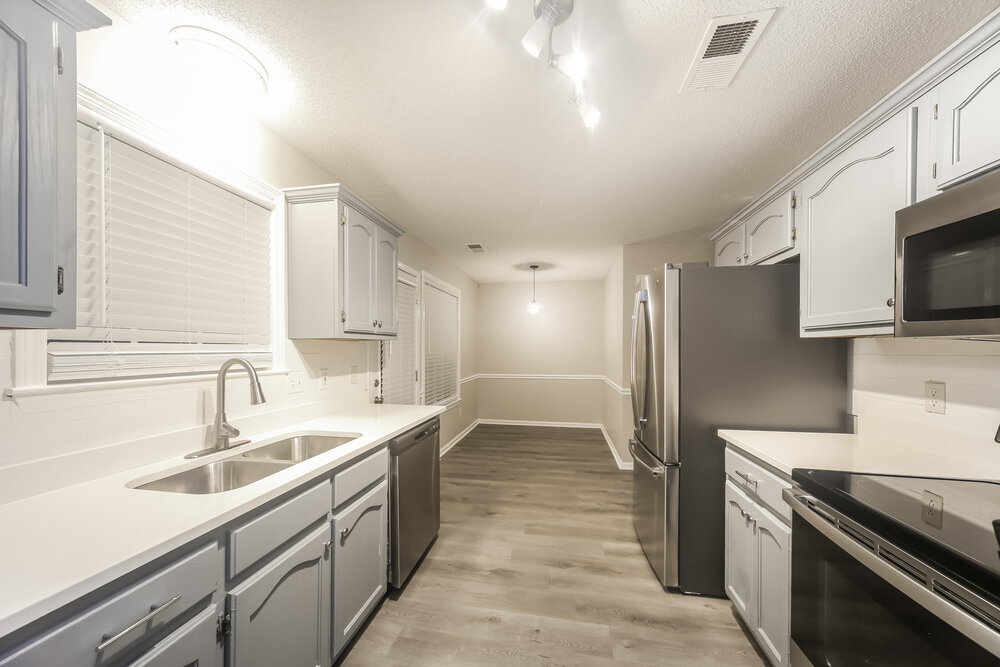Building Photo - 6164 Kingsview Dr