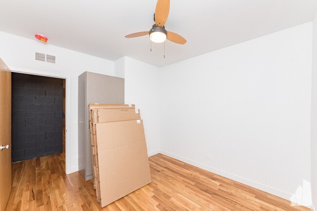 Building Photo - 806 S Claremont Ave