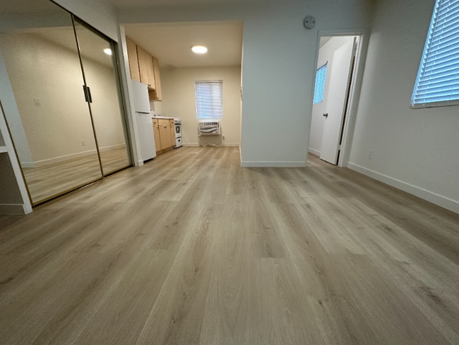Building Photo - 5541 Laurel Canyon Blvd