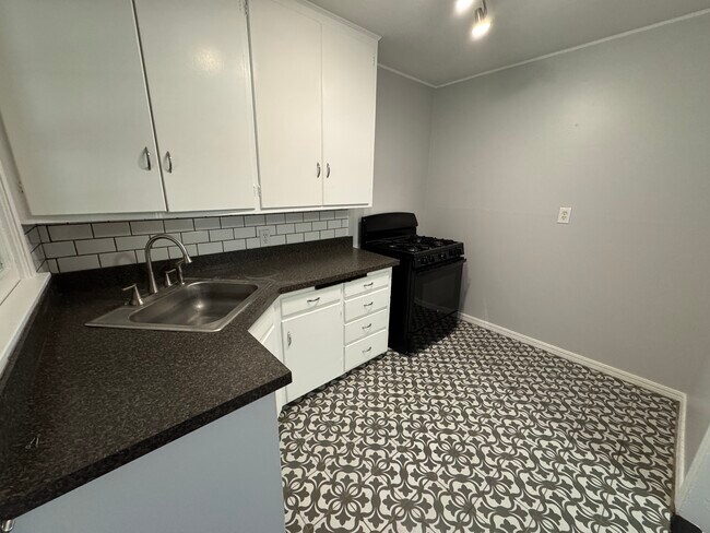 Building Photo - 3105 W Park Pl